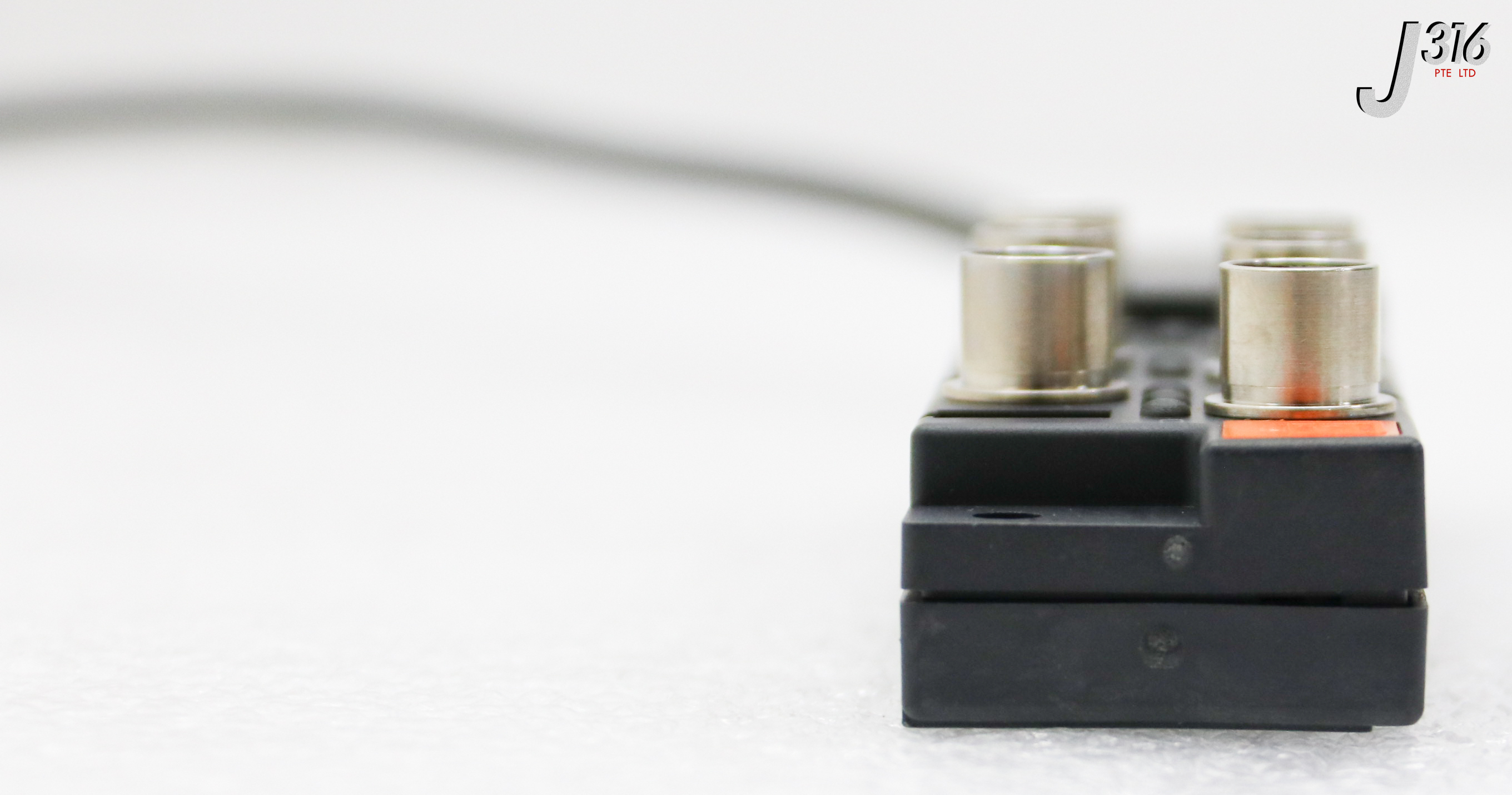 36675 IPF ELECTRONIC CABLE DISTRIBUTOR, 6X M8 3 PIN NEW) VK 00 10